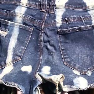 Size 4 women's, vintage, short short, shibori raindrop pattern front and back.